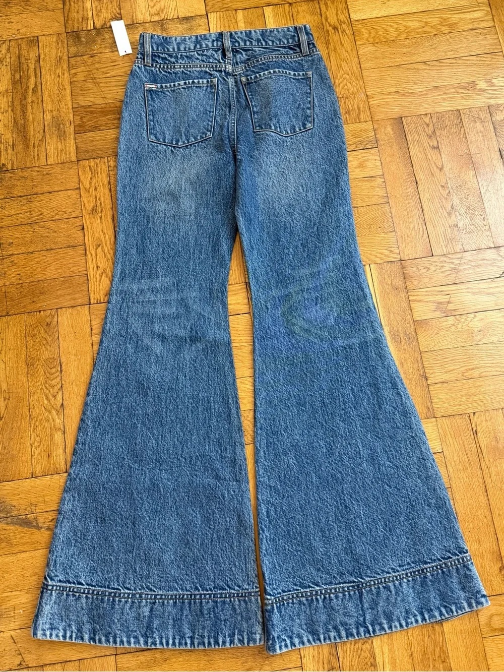 Alice + Olivia
BEAUTIFUL EMBROIDERED JEAN - Picture 9 of 16